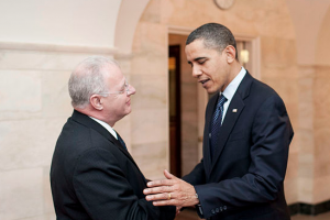 Former White House official Howard Schmidt meets with U.S. President Barack Obama (White House photo)