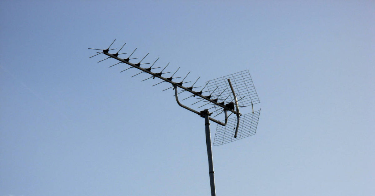 A rooftop antenna. (Photo by "flrnt" via Flickr/Creative Commons, Graphic by The Desk)