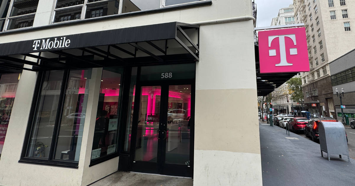 A T-Mobile retail store in downtown Portland, Oregon. (Photo by Matthew Keys for The Desk)