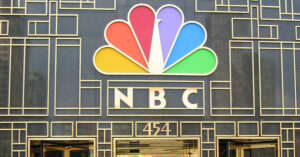 The front of the NBC Tower in Chicago, Illinois. (Photo via Wikimedia Commons, Graphic by The Desk)