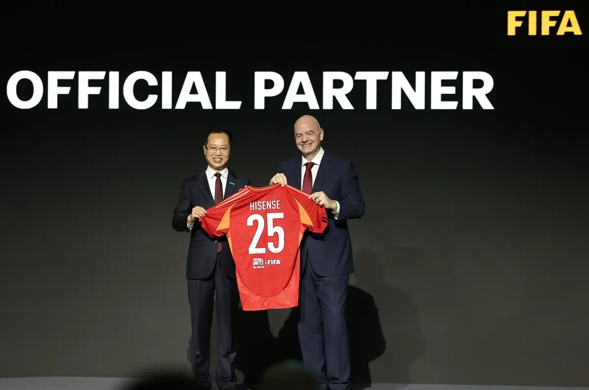 Hisense Group Chairman Jia Shaoqian (left) and FIFA President Gianni Infantino announce a partnership between the two organizations on Wednesday, October 30, 2024. (Courtesy photo)