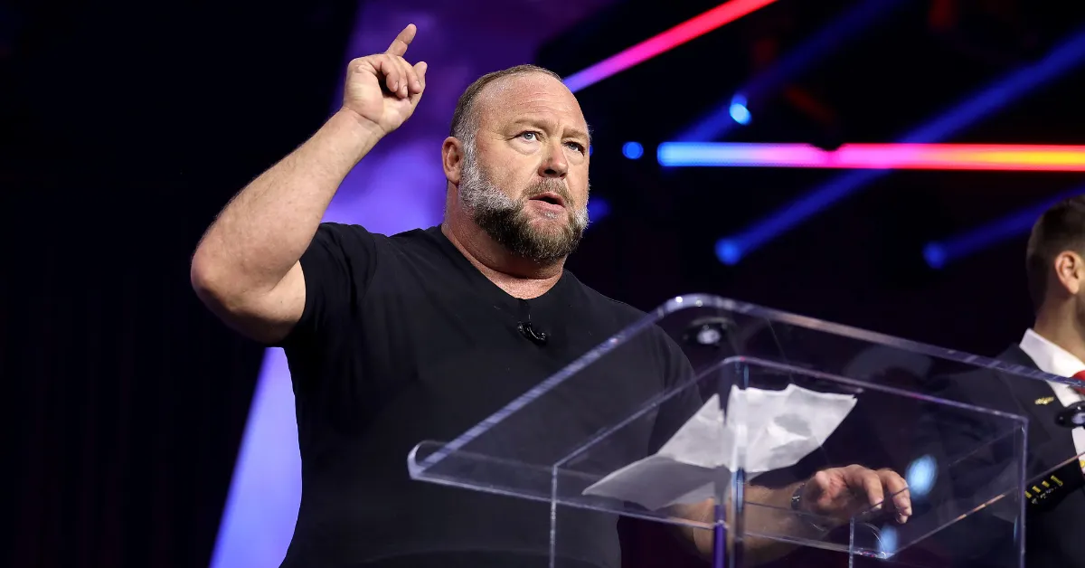 Conspiracy theorist Alex Jones give a speech.