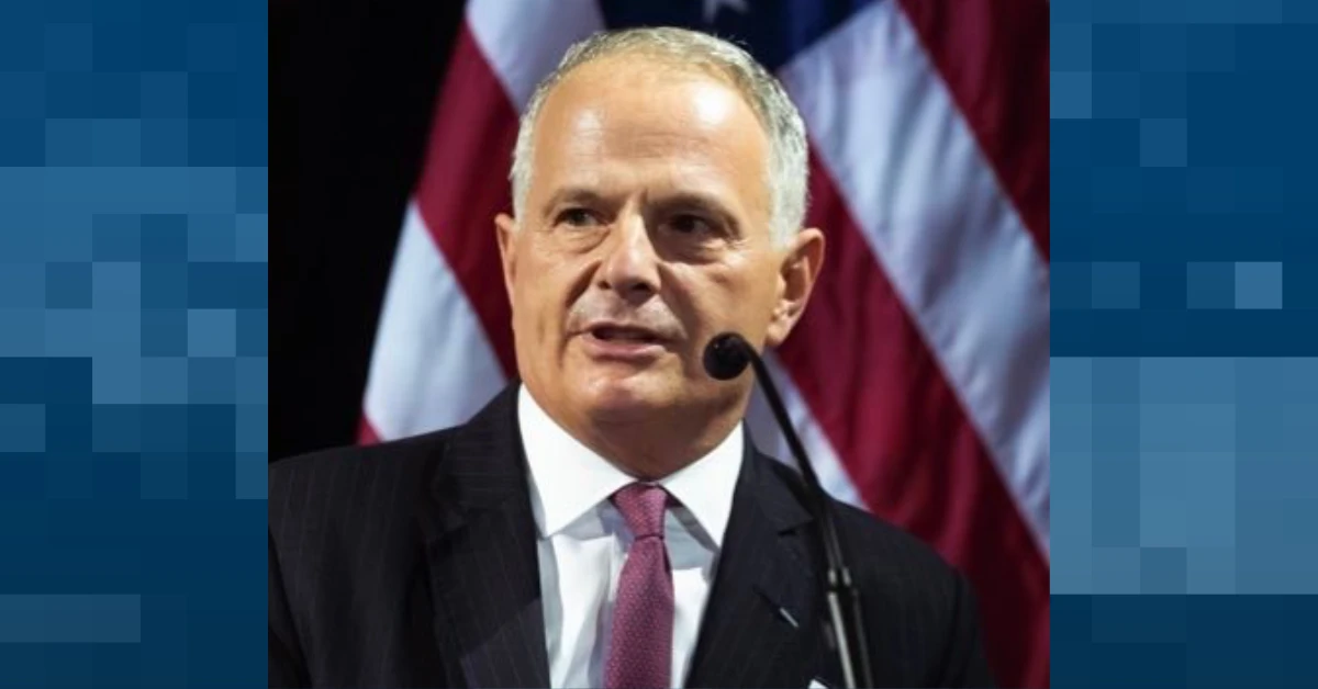 Kenneth R. Weinstein. (Photo via Wikimedia Commons)