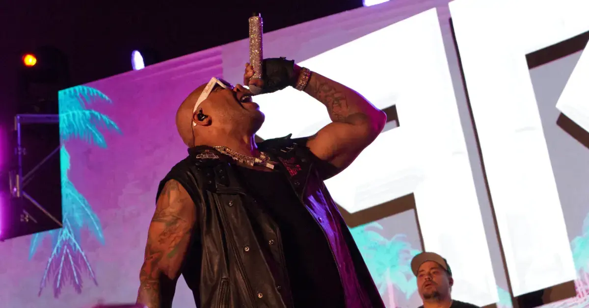 Rapper and singer-songwriter Flo Rida performs at the StreamTV Show Big Bash Reception. (Photo by Matthew Keys for The Desk)