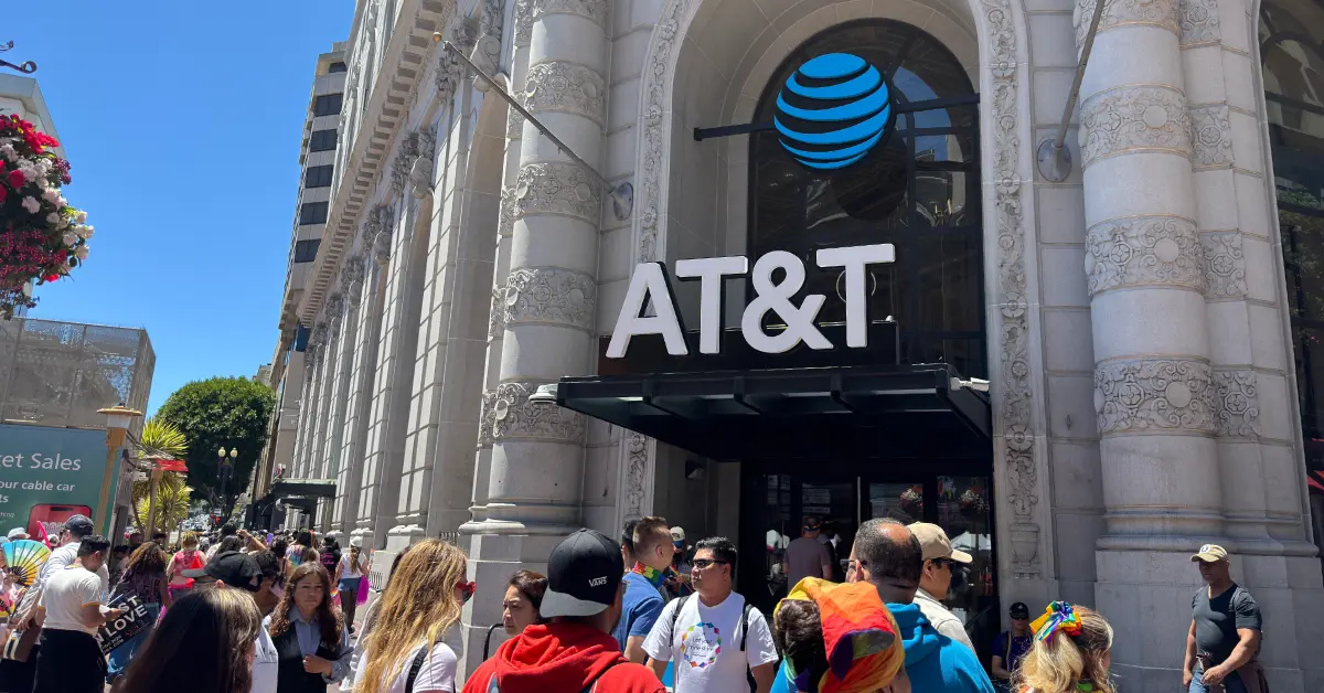 A retail store for AT&T in San Francisco. (Photo by Matthew Keys for The Desk)