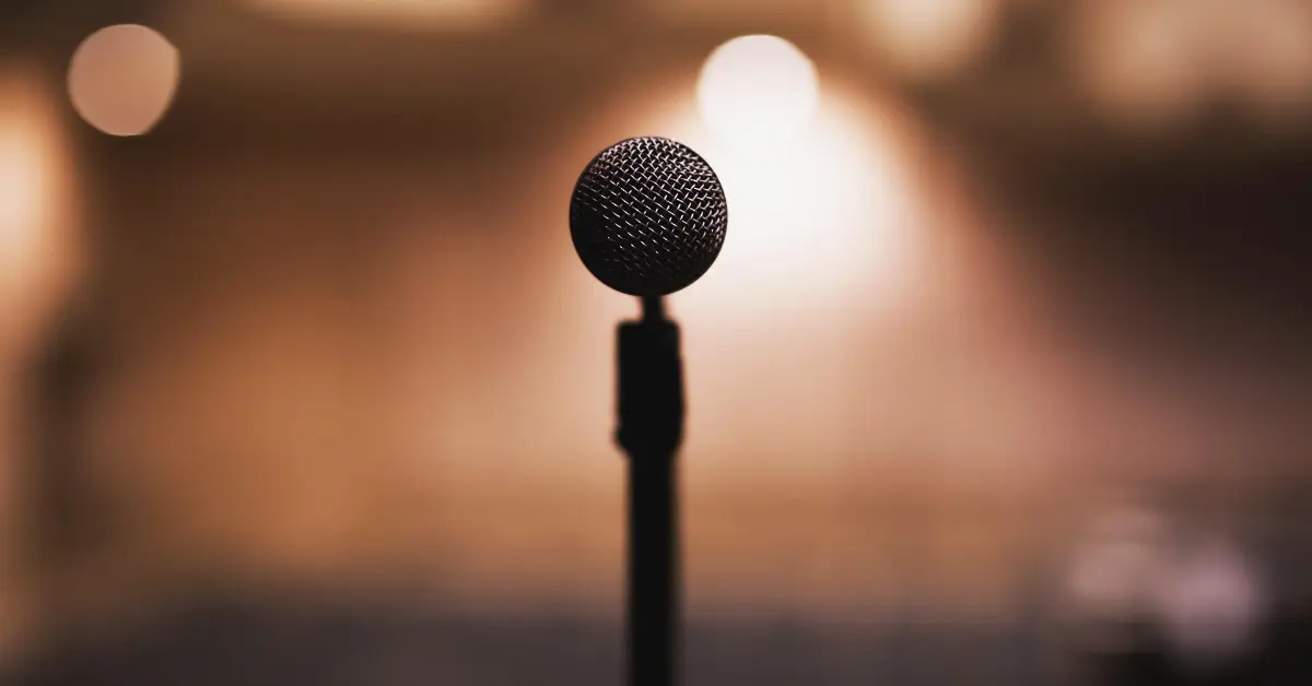 BLANK Microphone Stand Up WEBP TD (Stock image)